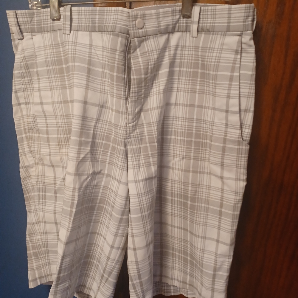 Nike golf shorts sz 34